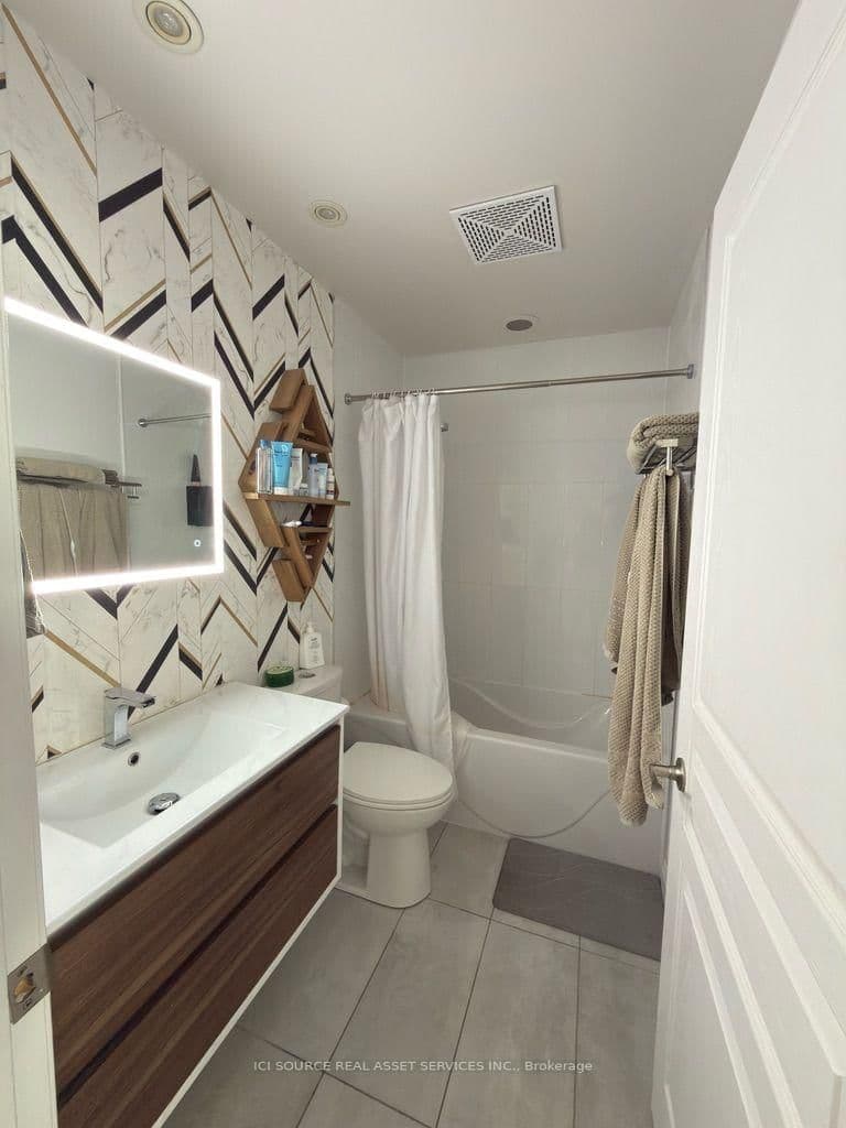 509 Beecroft Road, Unit PH09 thumbnail 7
