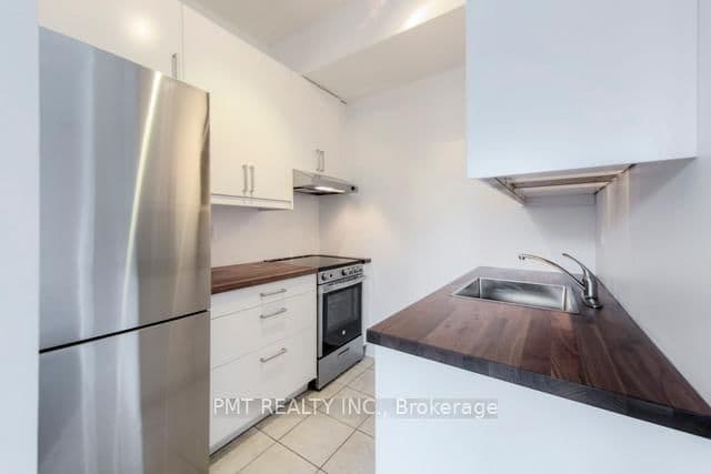 550 Front Street W, Unit 427 thumbnail 3