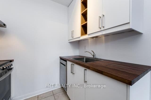 550 Front Street W, Unit 427 thumbnail 4