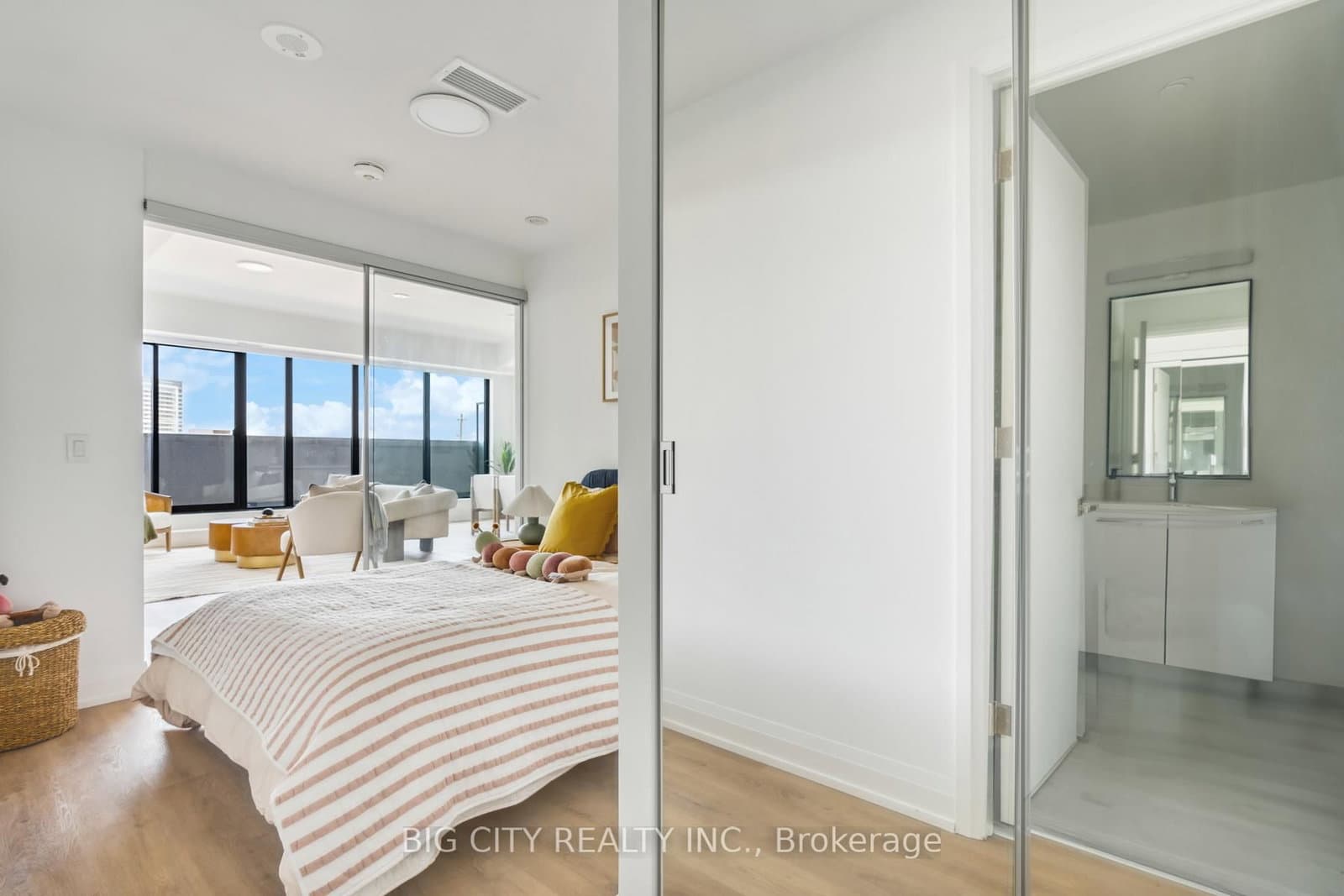36 Brentcliffe Road, Unit 214 thumbnail 20