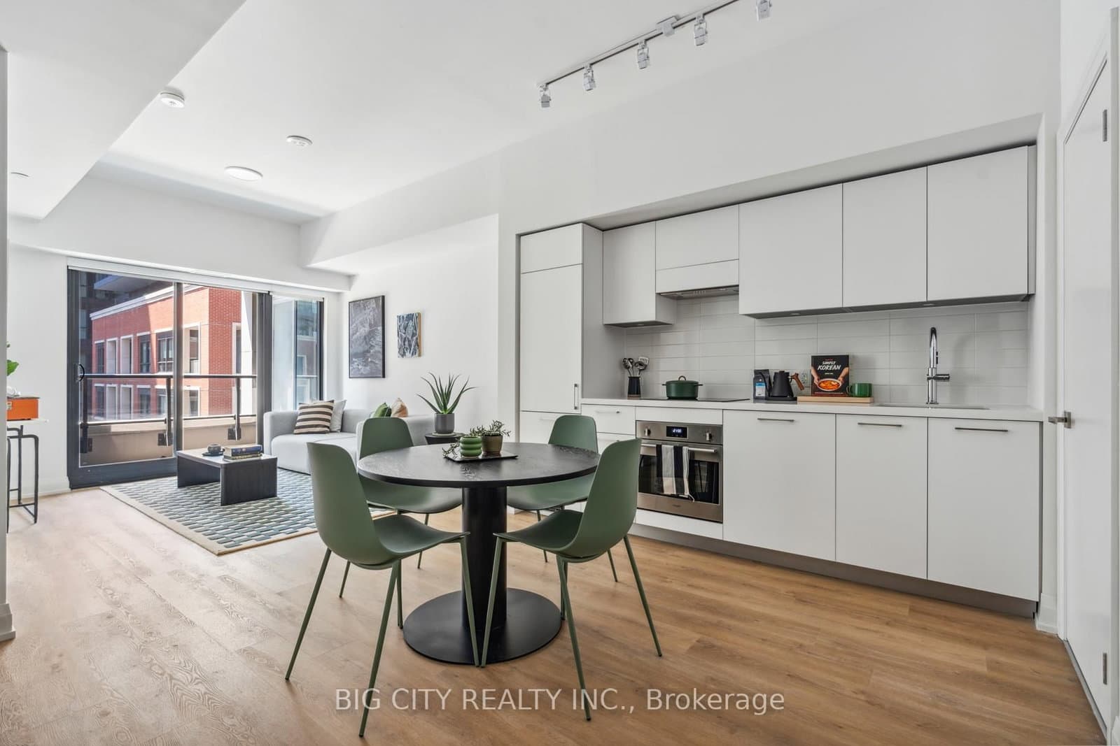 36 Brentcliffe Road, Unit 307 - Image 1