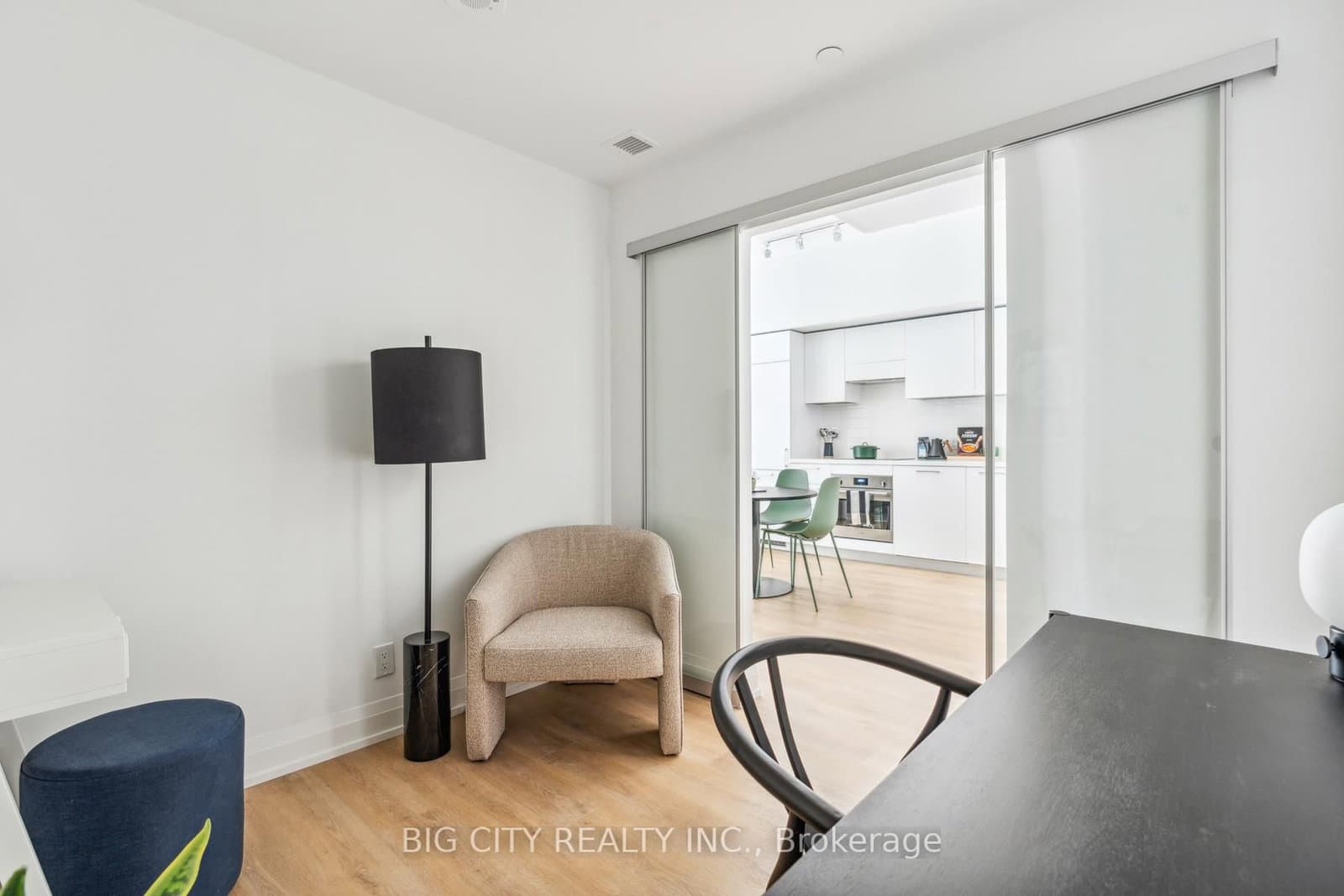 36 Brentcliffe Road, Unit 307 thumbnail 17