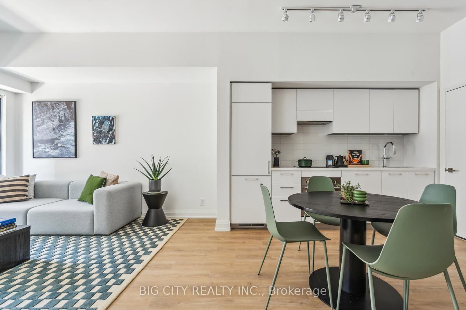 36 Brentcliffe Road, Unit 307 thumbnail 2