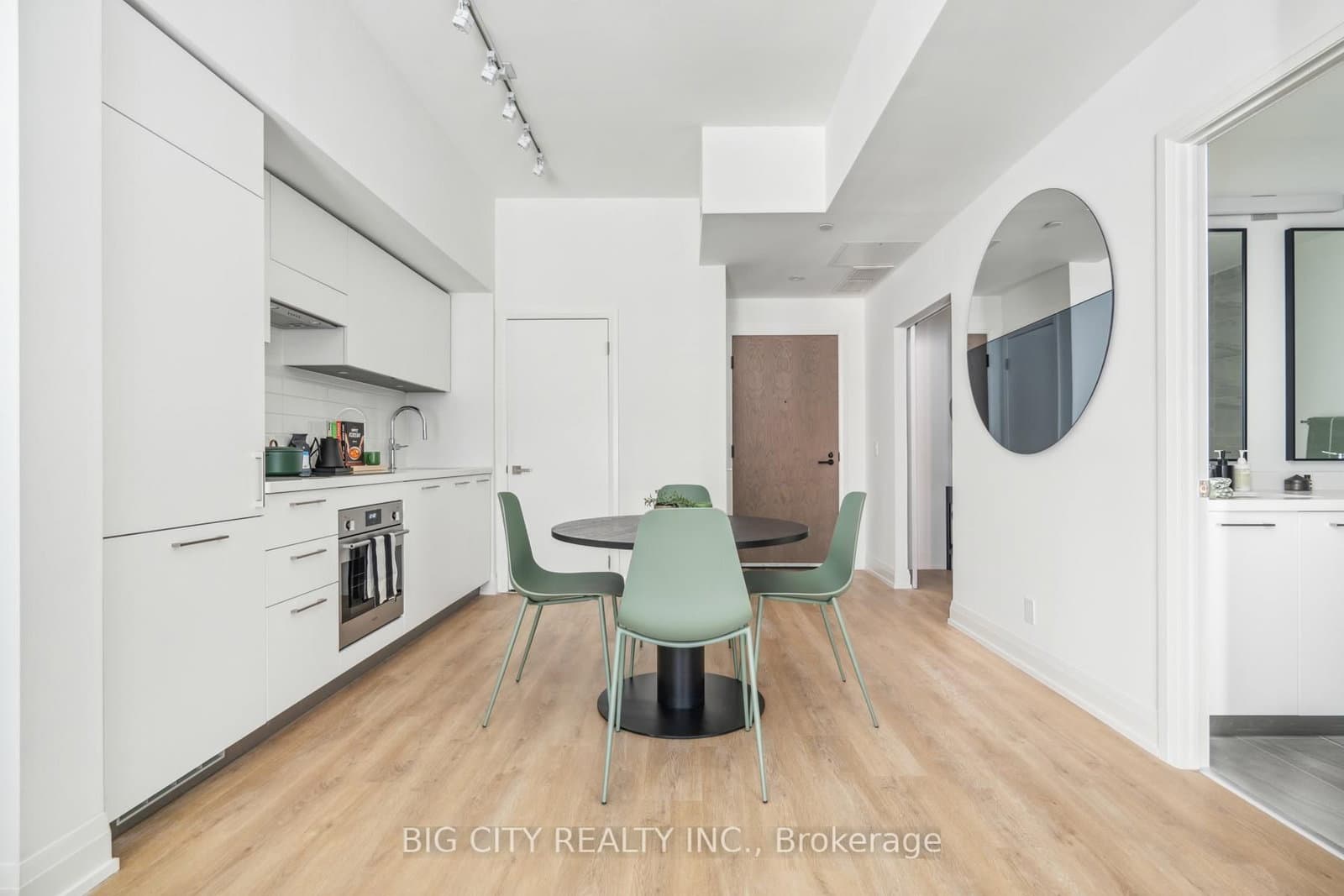 36 Brentcliffe Road, Unit 307 thumbnail 3