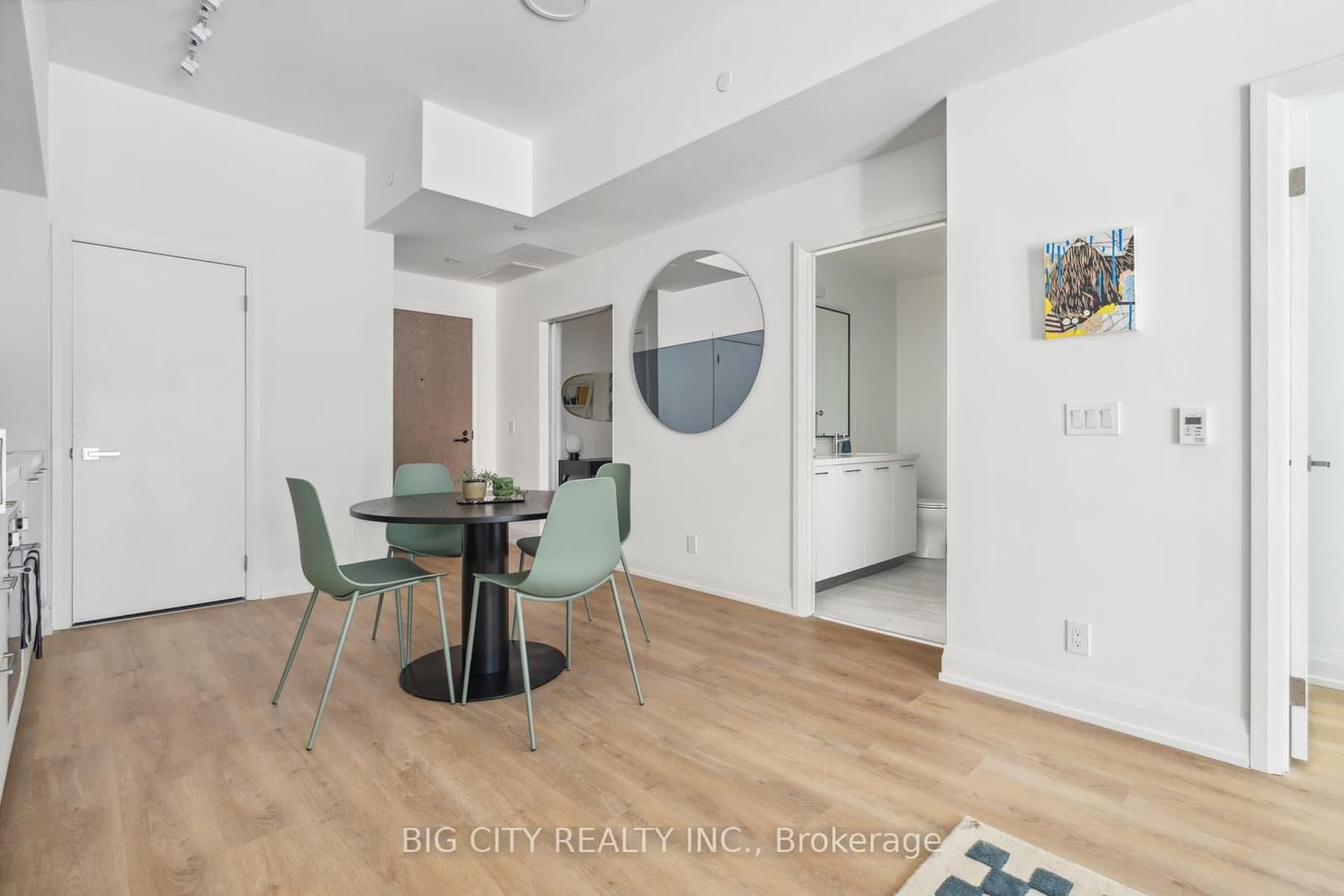 36 Brentcliffe Road, Unit 307 thumbnail 4