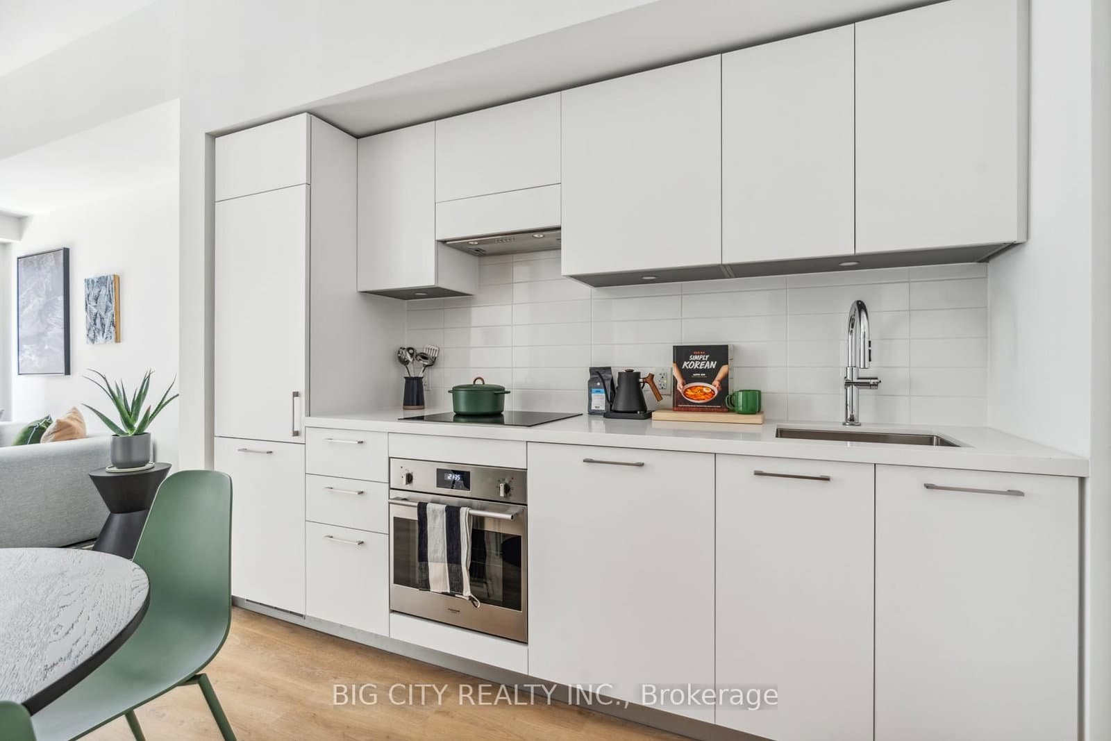 36 Brentcliffe Road, Unit 307 thumbnail 5