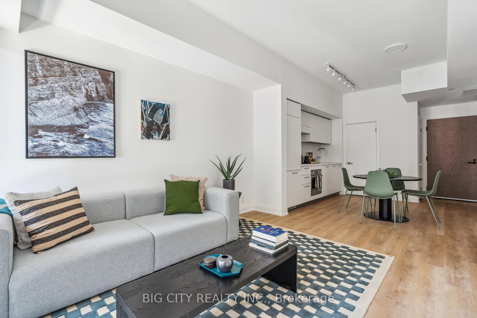 36 Brentcliffe Road, Unit 307 thumbnail 6