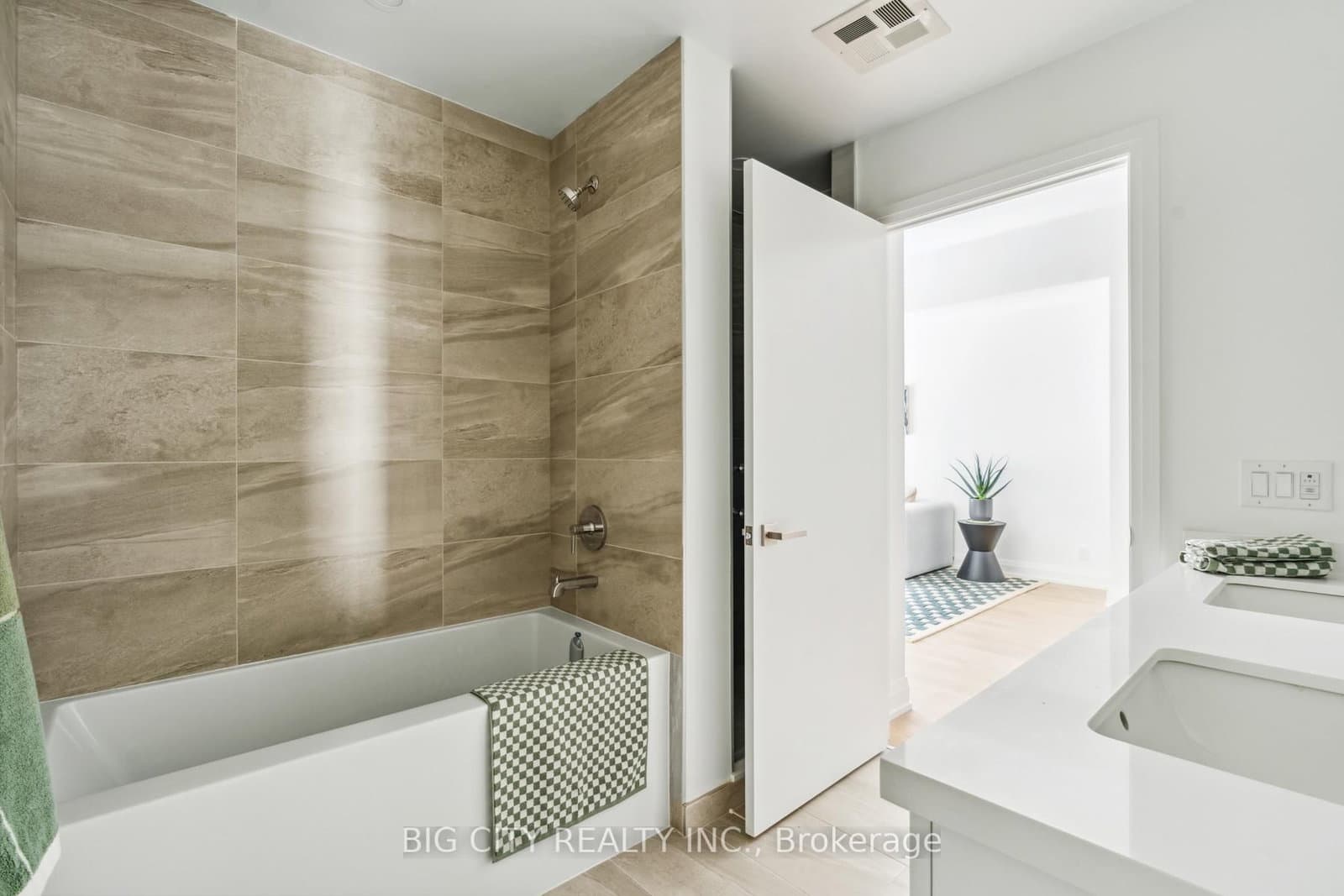 36 Brentcliffe Road, Unit 307 thumbnail 9