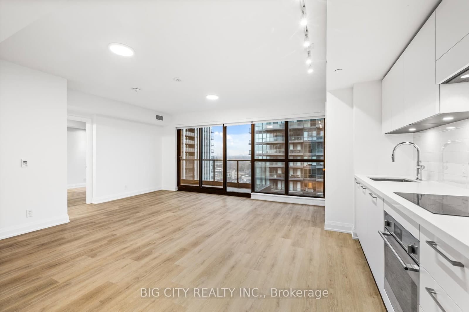36 Brentcliffe Road, Unit 801 - Image 1
