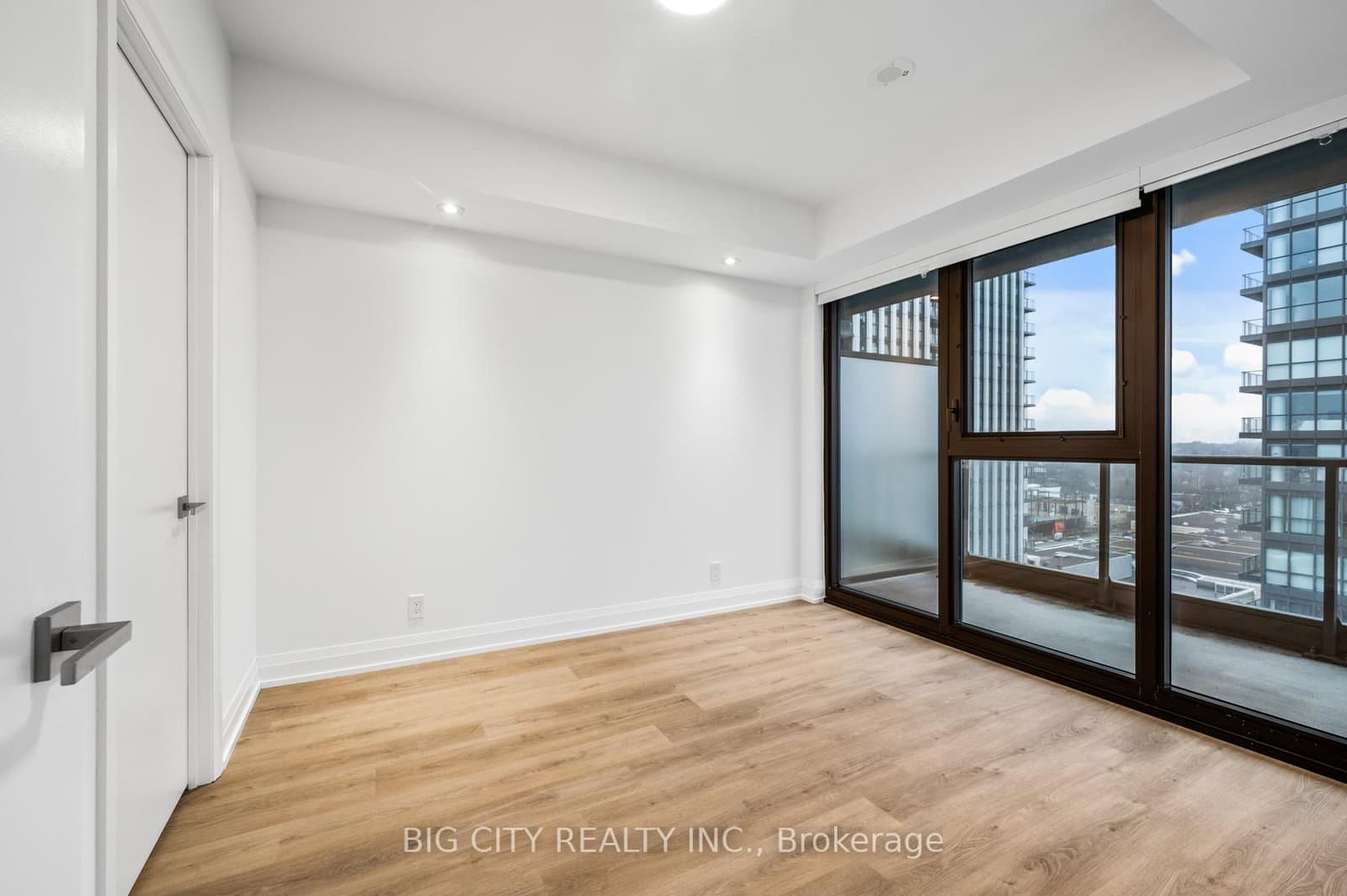 36 Brentcliffe Road, Unit 801 thumbnail 12