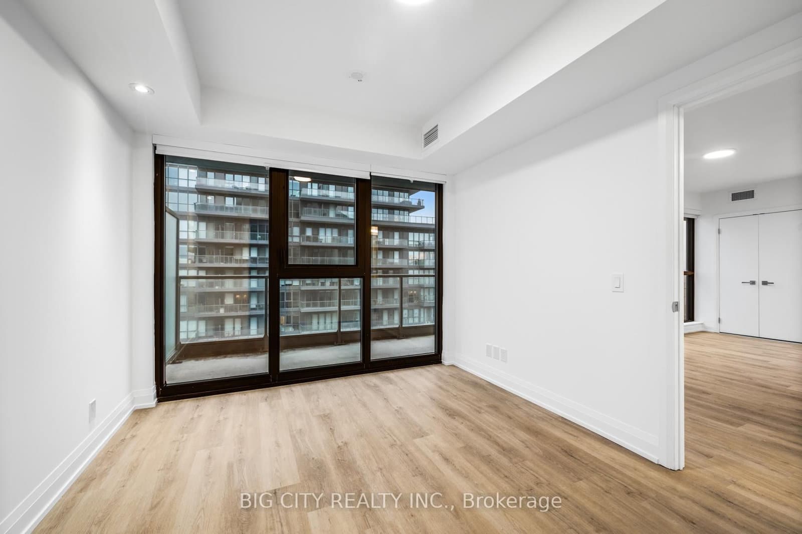 36 Brentcliffe Road, Unit 801 thumbnail 13