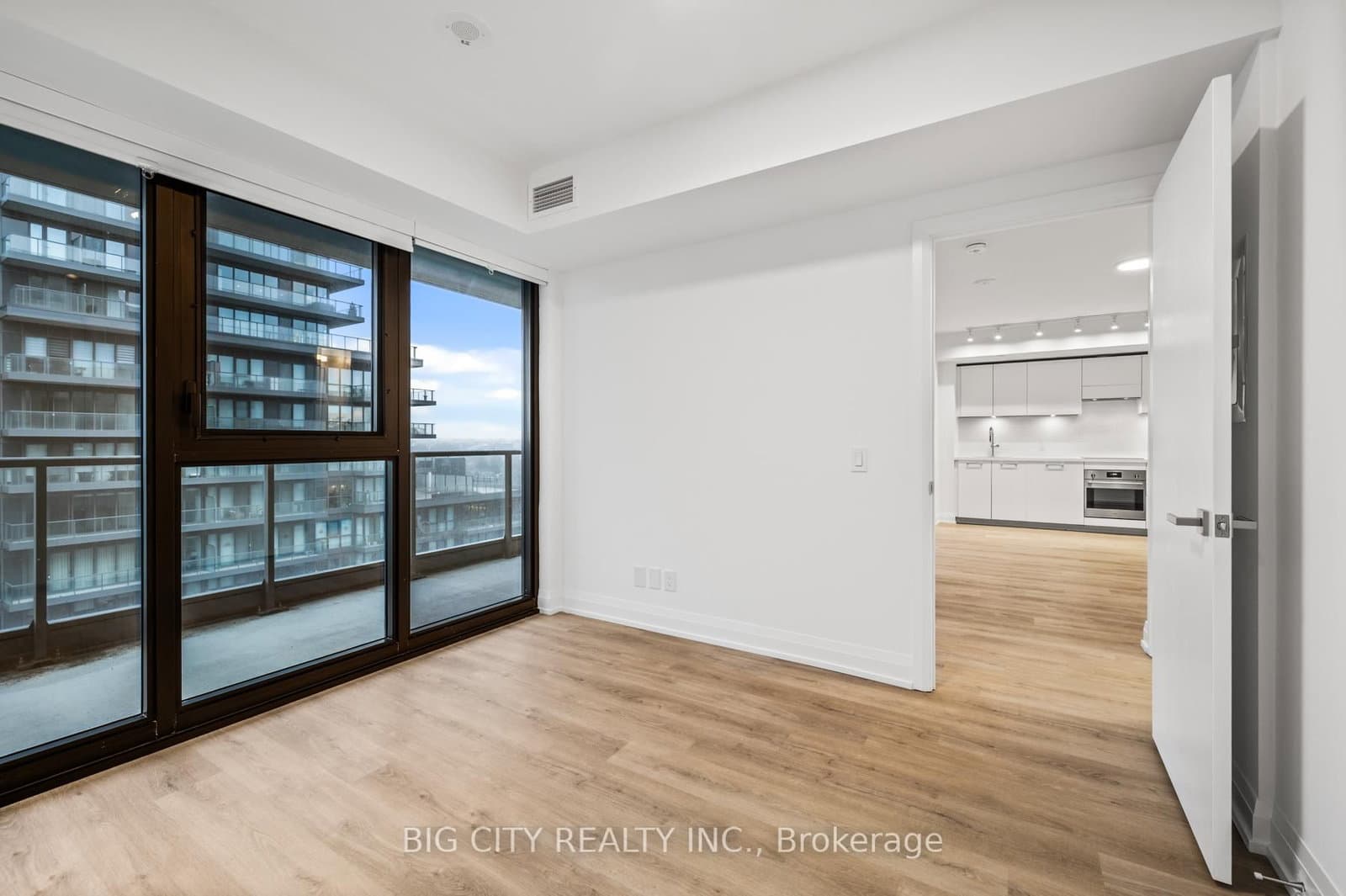36 Brentcliffe Road, Unit 801 thumbnail 14