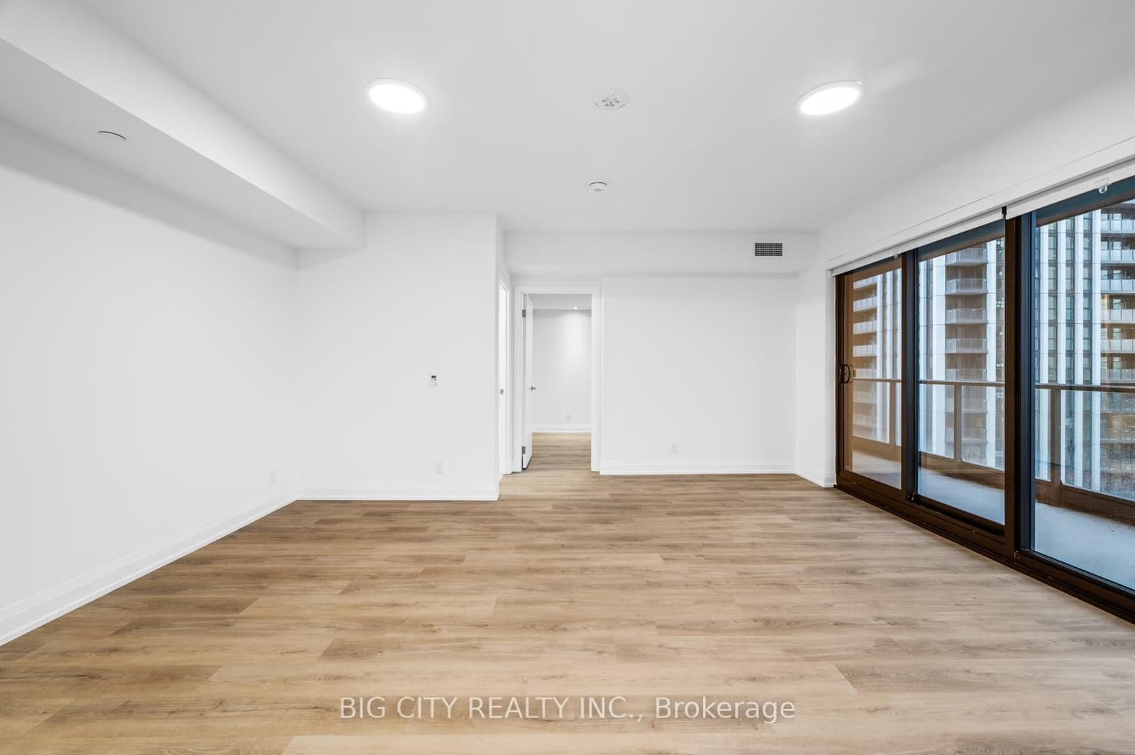 36 Brentcliffe Road, Unit 801 thumbnail 3