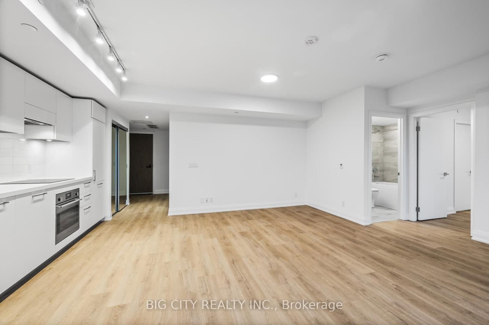 36 Brentcliffe Road, Unit 801 thumbnail 4