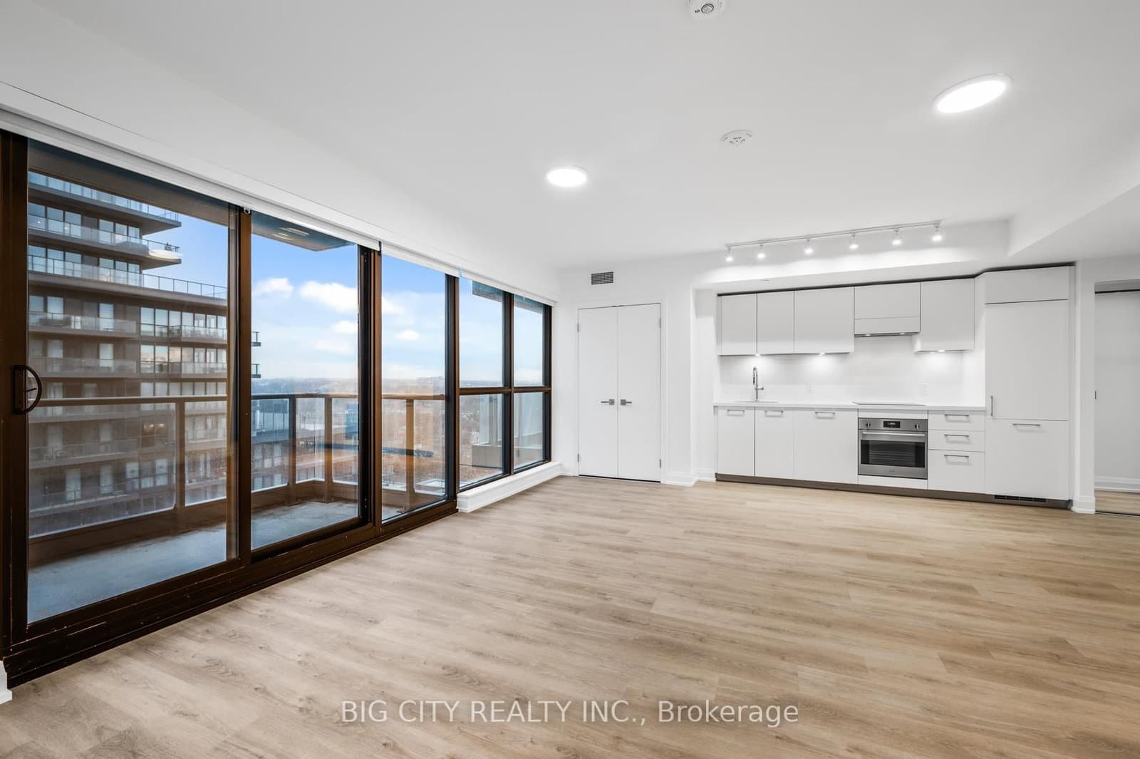 36 Brentcliffe Road, Unit 801 thumbnail 5