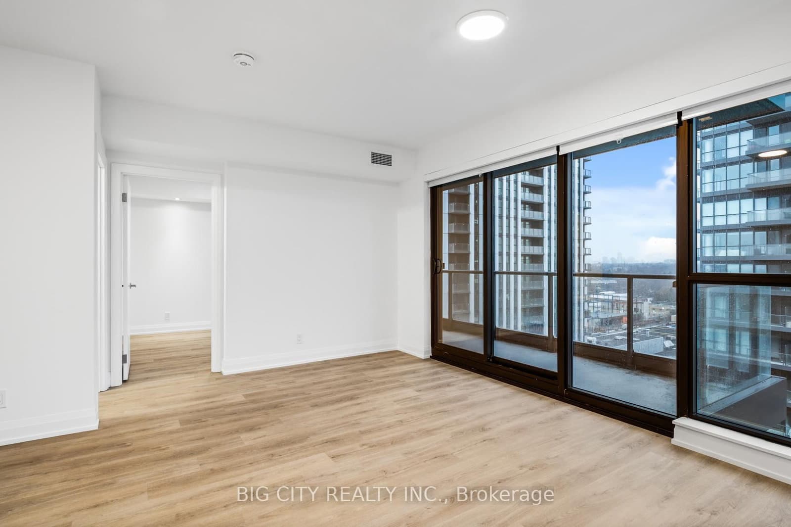 36 Brentcliffe Road, Unit 801 thumbnail 7