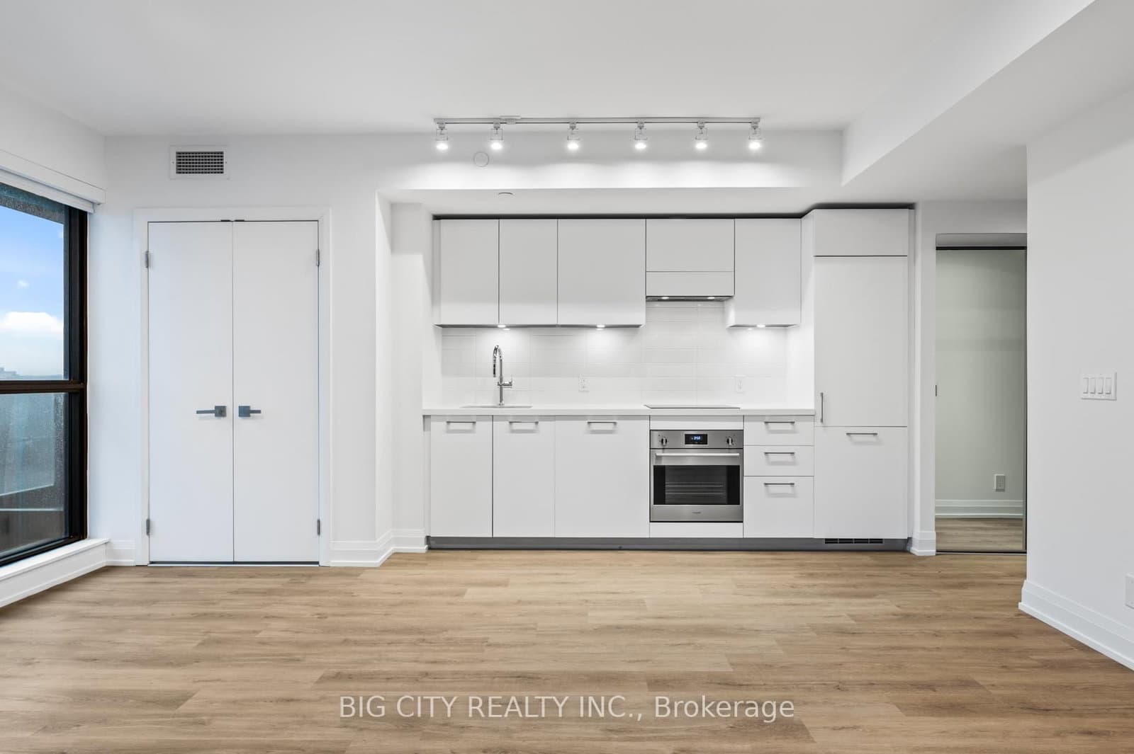 36 Brentcliffe Road, Unit 801 thumbnail 8