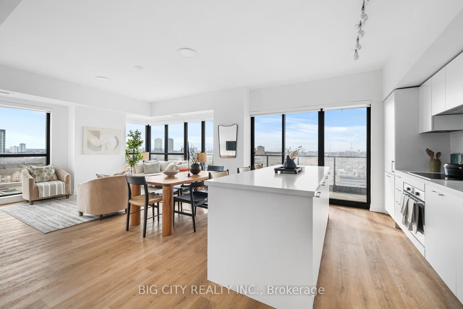 36 Brentcliffe Road, Unit 816 thumbnail 2