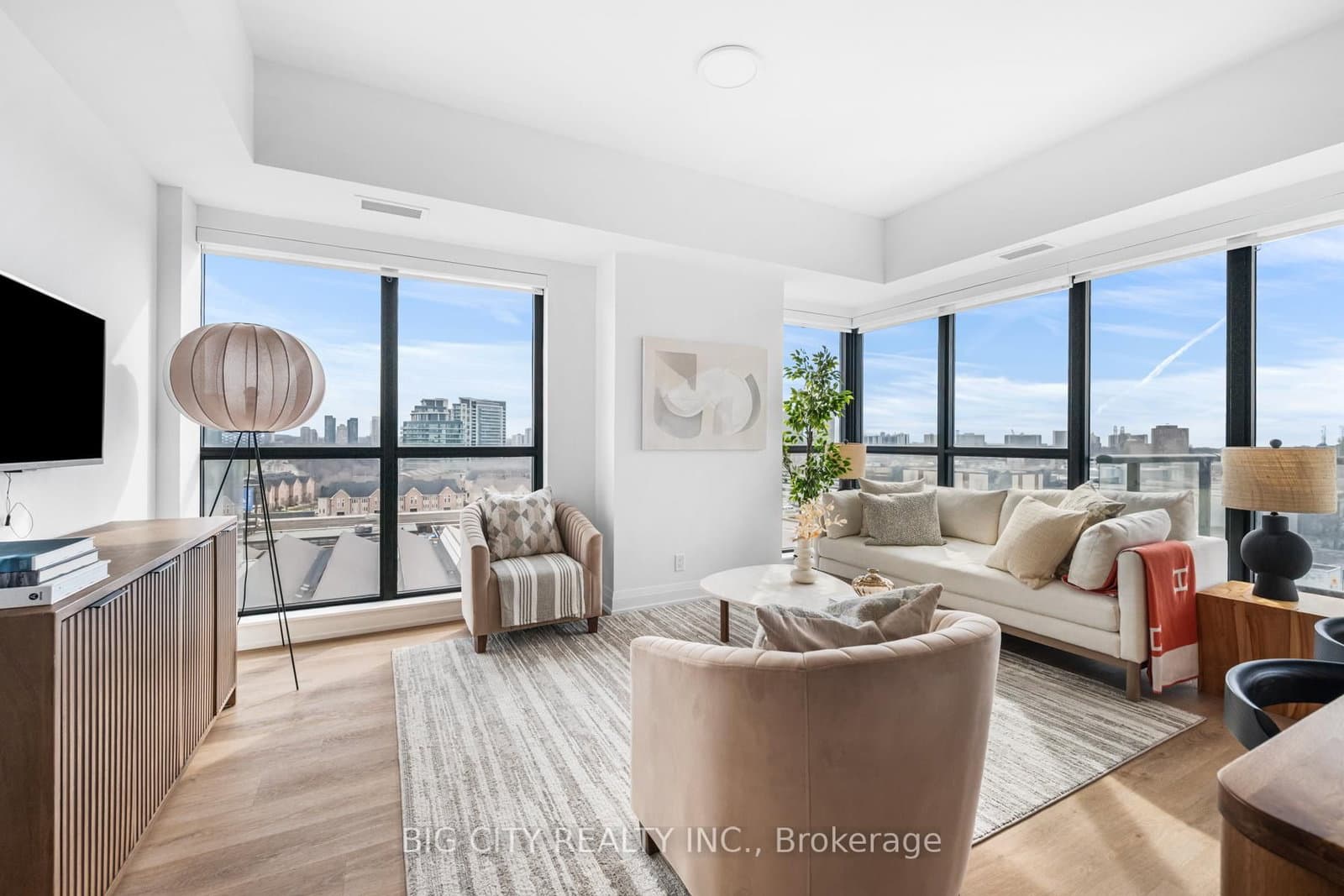 36 Brentcliffe Road, Unit 816 thumbnail 3