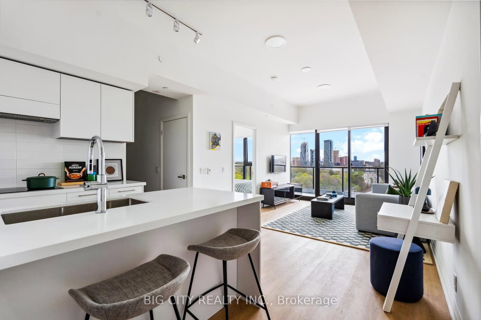 36 Brentcliffe Road, Unit 1110 thumbnail 5
