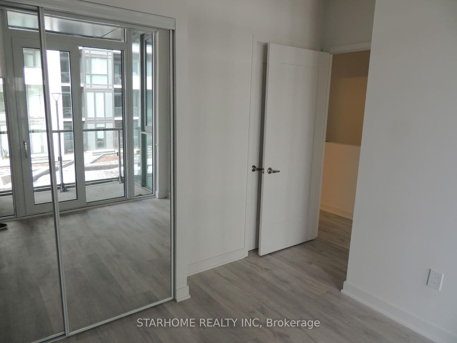 200 The Esplanade, Unit 114 thumbnail 9