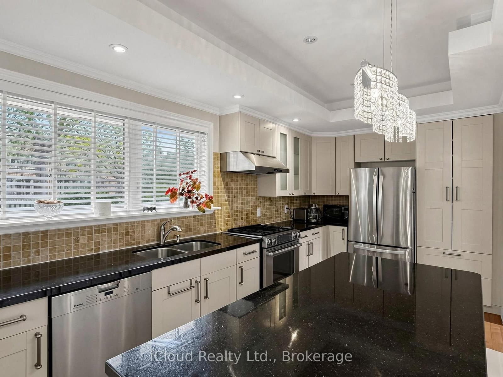164 Munro Boulevard thumbnail 17