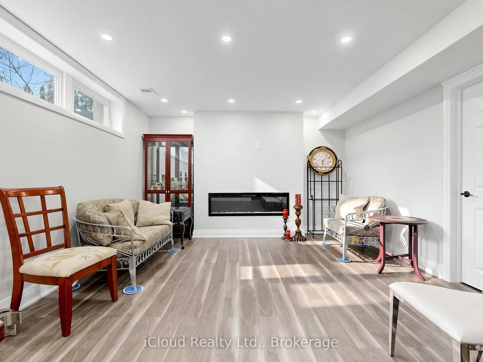 164 Munro Boulevard thumbnail 42
