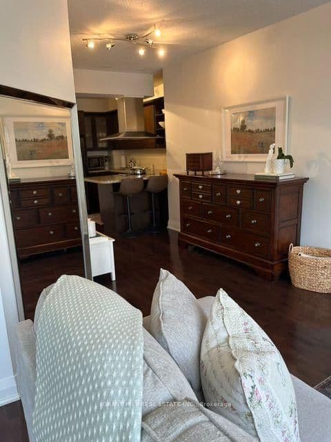 1430 Yonge Street, Unit 203 thumbnail 5