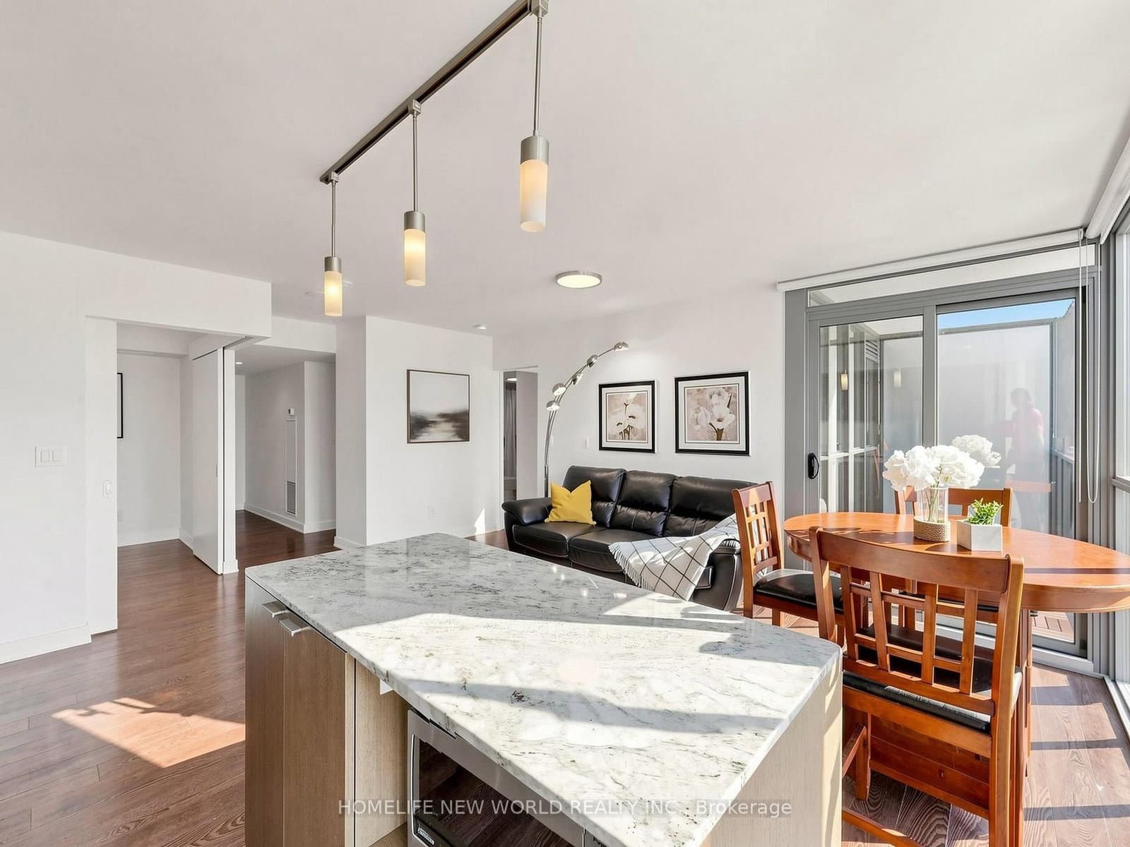 110 Charles Street E, Unit 1406 thumbnail 16