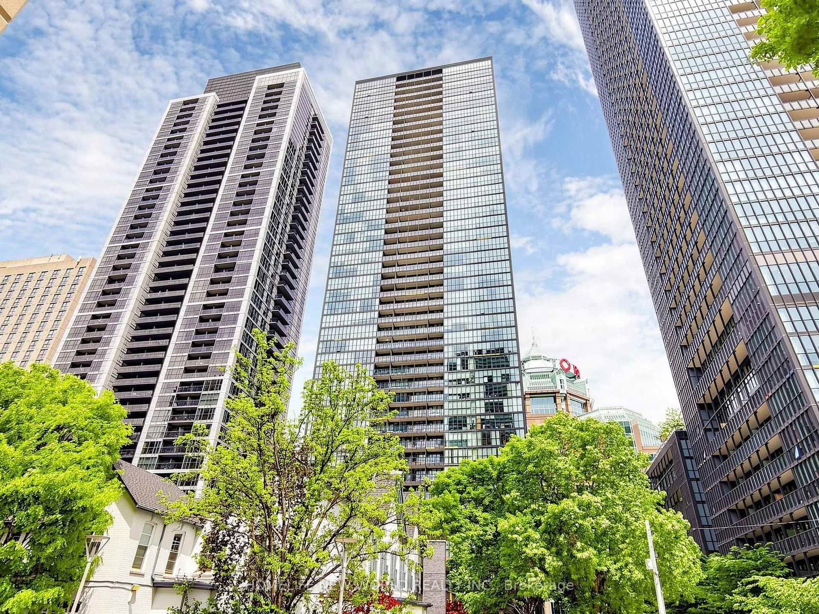 110 Charles Street E, Unit 1406 thumbnail 2