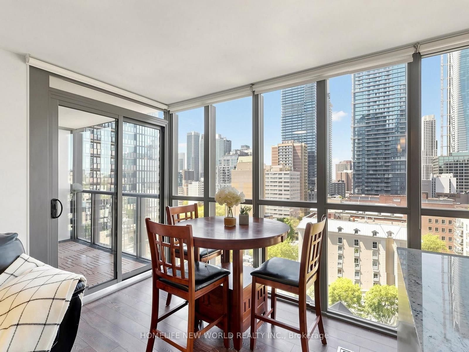 110 Charles Street E, Unit 1406 thumbnail 23