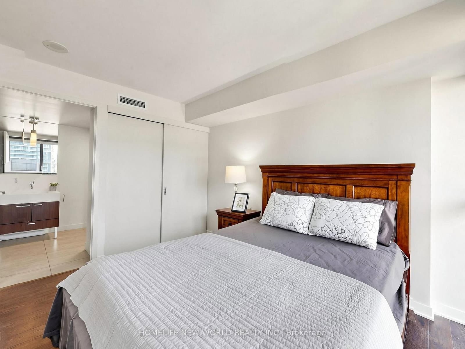 110 Charles Street E, Unit 1406 thumbnail 29