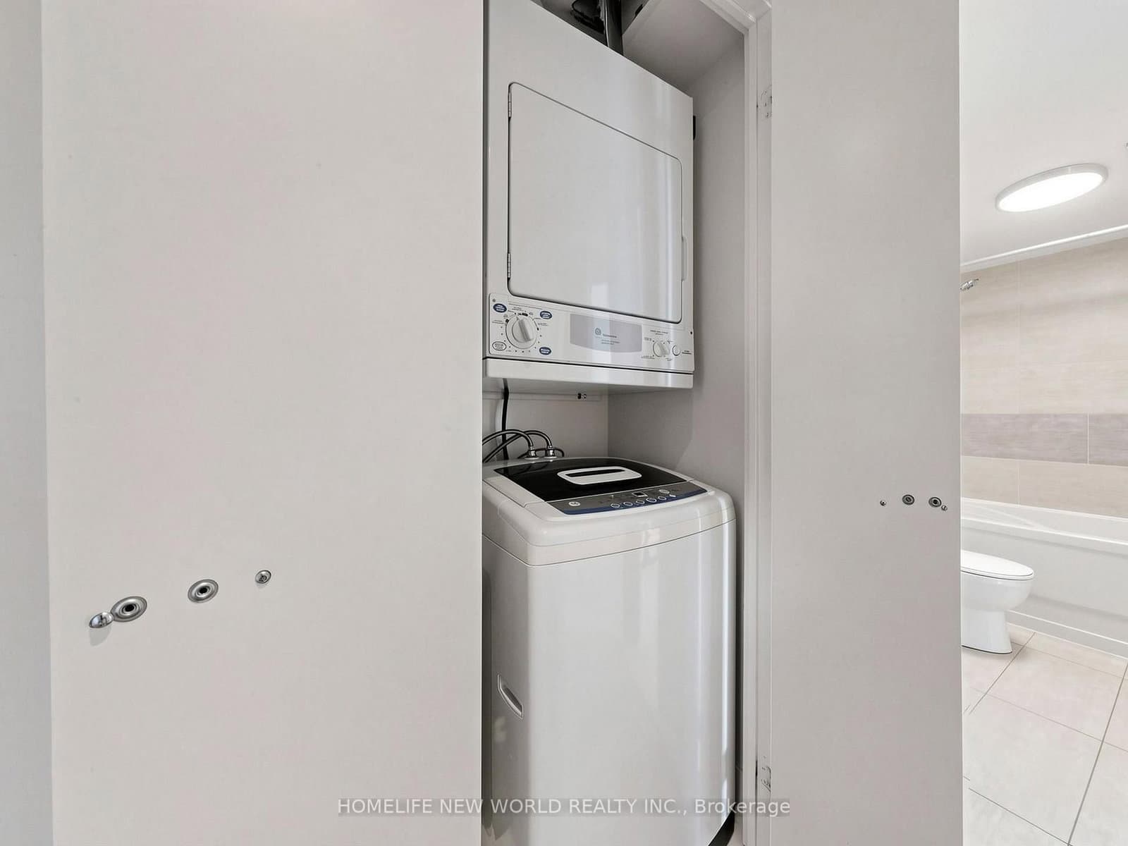 110 Charles Street E, Unit 1406 thumbnail 37