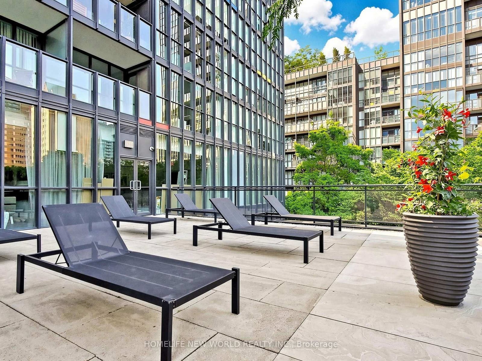 110 Charles Street E, Unit 1406 thumbnail 50