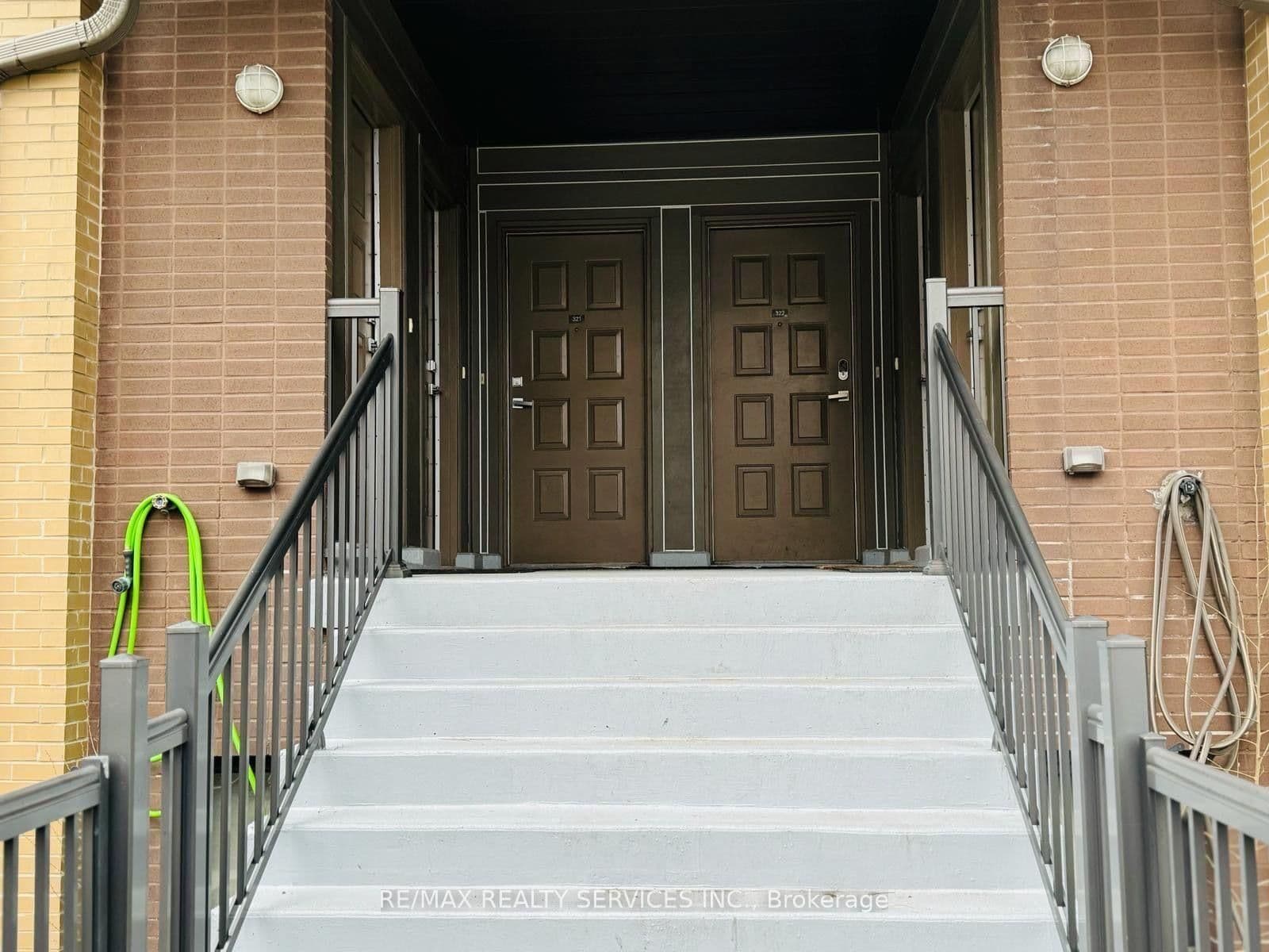 639 Lawrence Avenue W, Unit 321 thumbnail 2