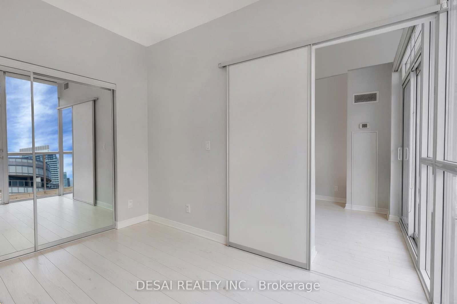 352 Front Street W, Unit 2321 thumbnail 4