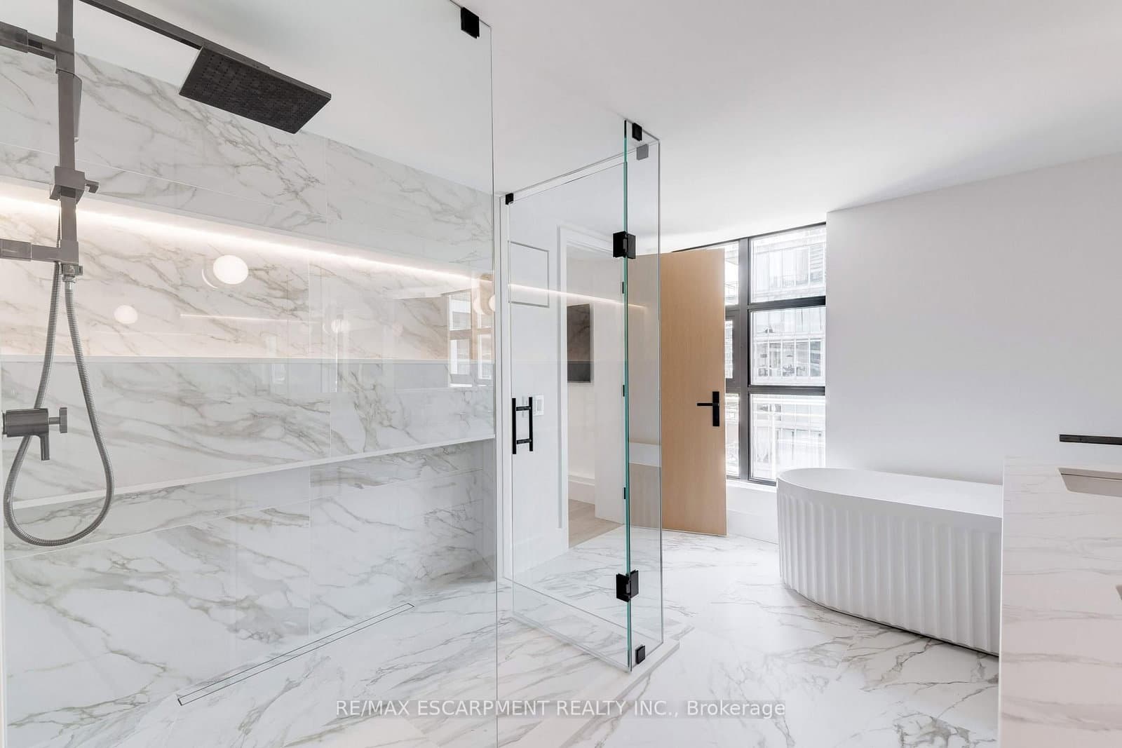 20 Niagara Street, Unit PH1 thumbnail 22