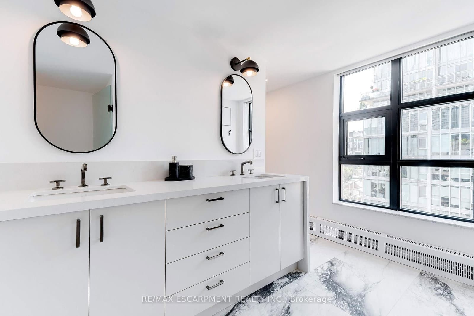 20 Niagara Street, Unit PH1 thumbnail 34