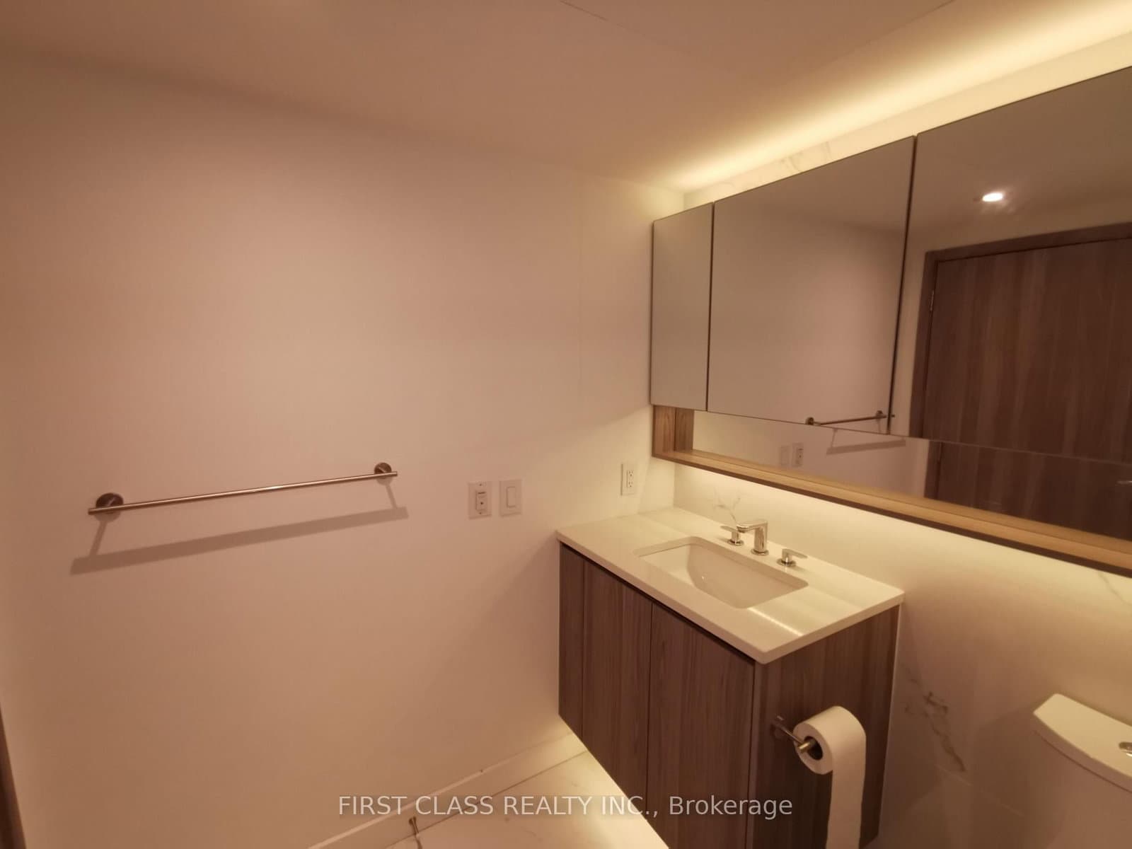 38 Widmer Street, Unit 710 thumbnail 13
