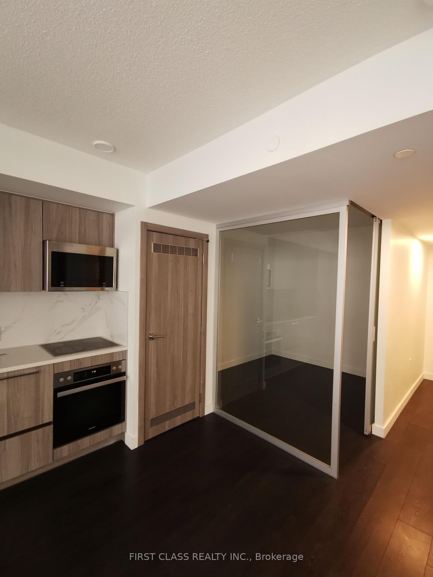 38 Widmer Street, Unit 710 thumbnail 7