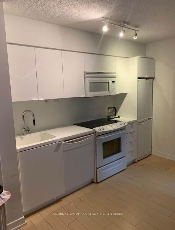 15 Iceboat Terrace, Unit 631 thumbnail 2