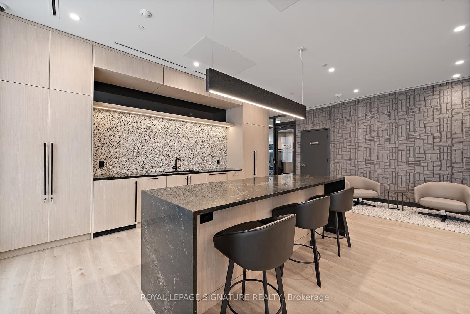 664 Spadina Avenue, Unit 404 thumbnail 16
