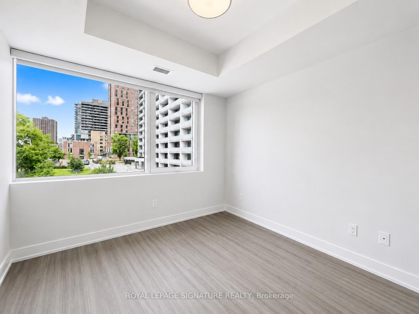 664 Spadina Avenue, Unit 204 thumbnail 15