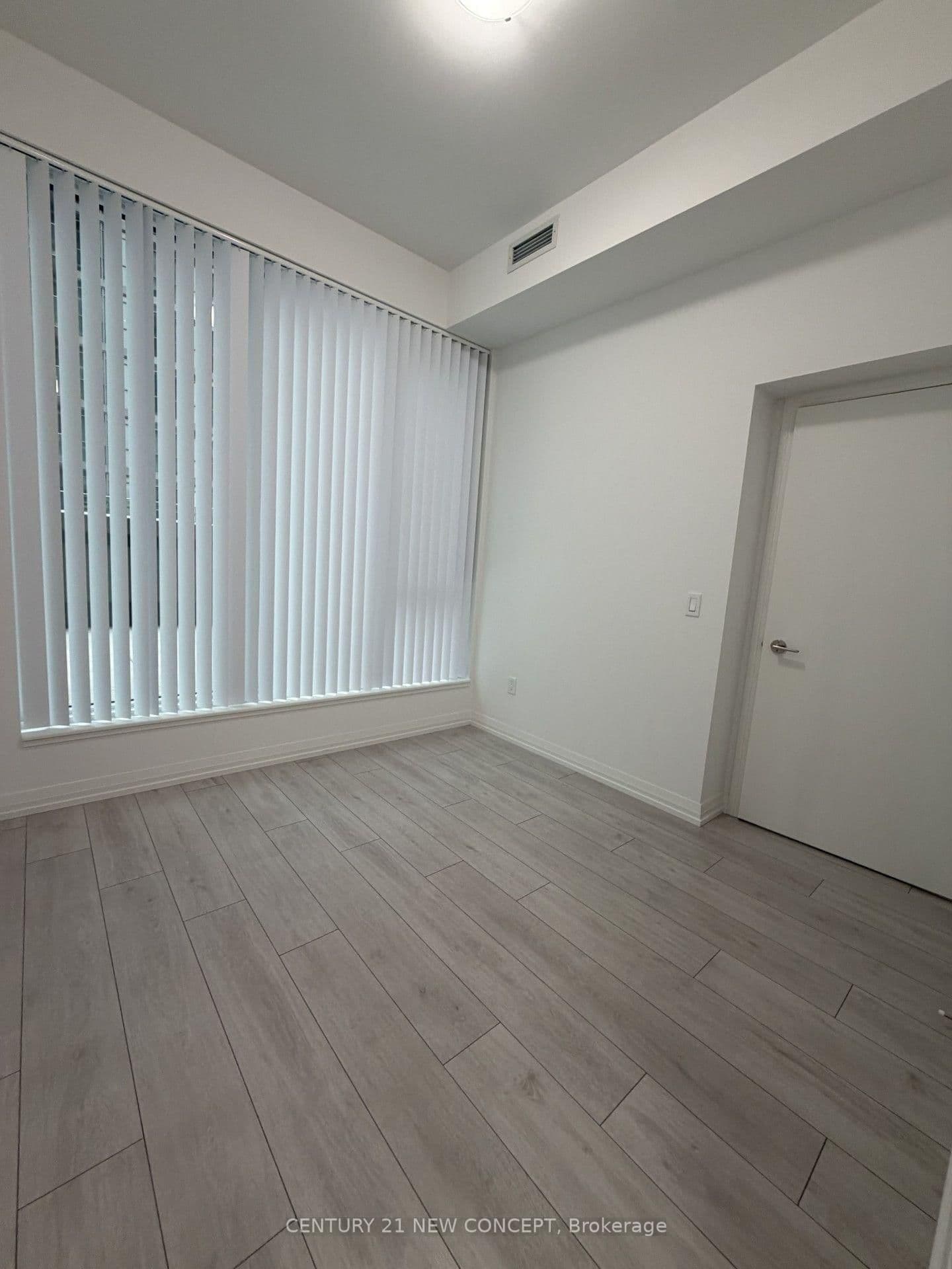 400 King Street W, Unit 812 thumbnail 10