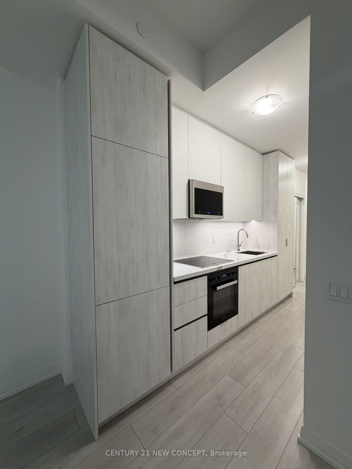 400 King Street W, Unit 812 thumbnail 5