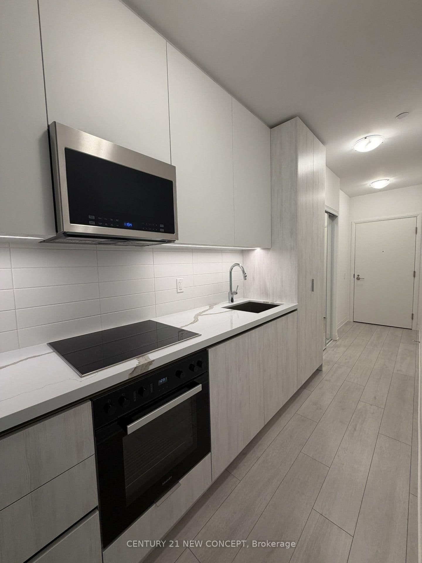 400 King Street W, Unit 812 thumbnail 6