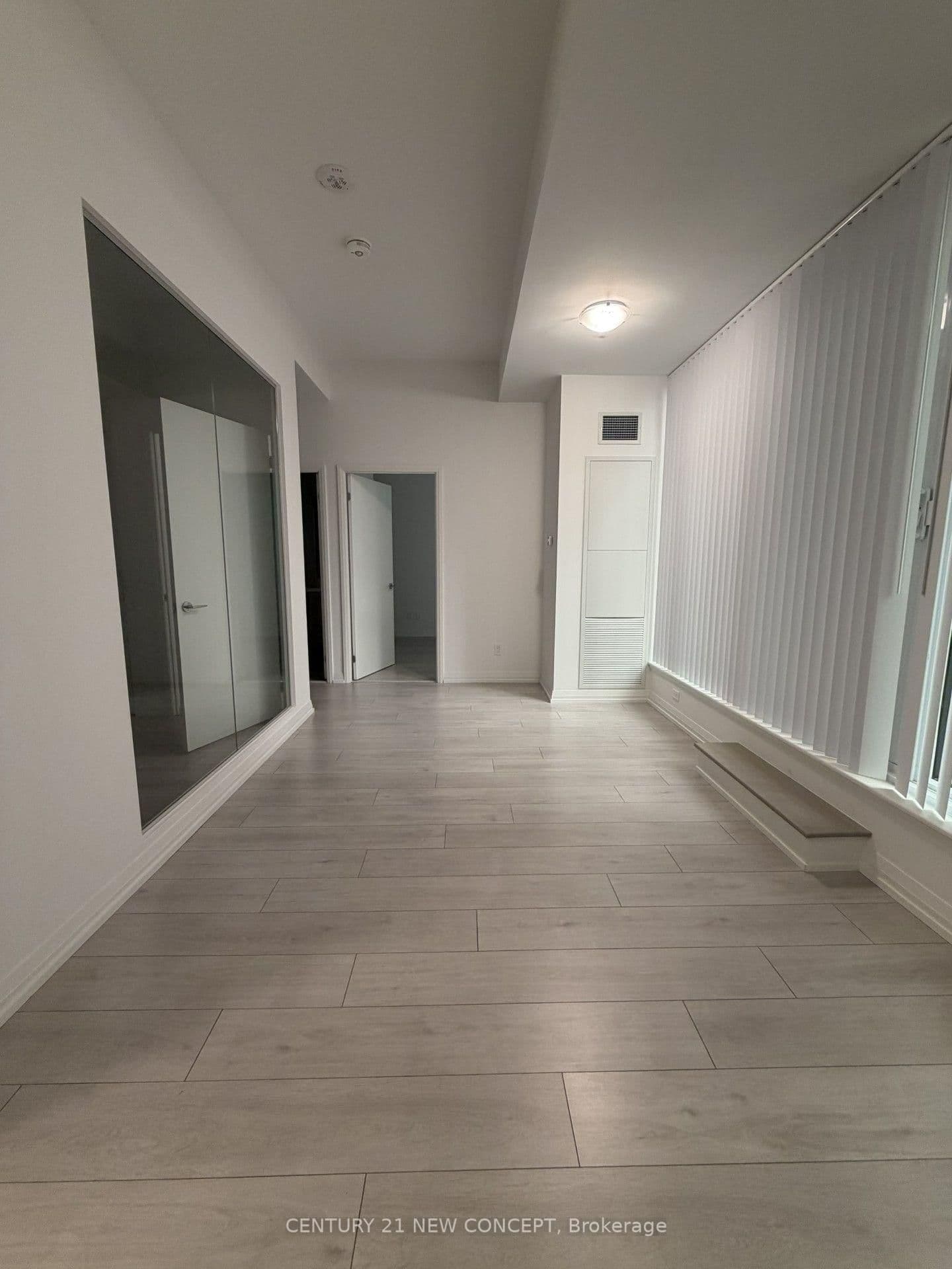 400 King Street W, Unit 812 thumbnail 7