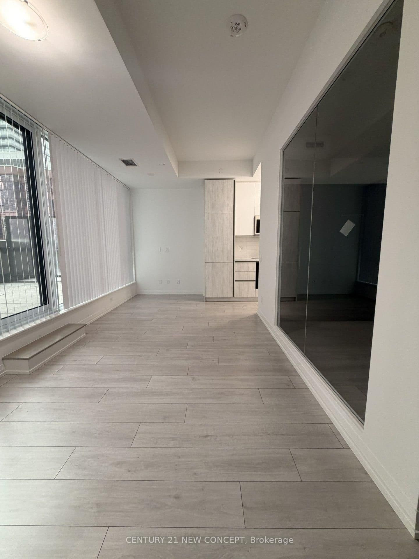 400 King Street W, Unit 812 thumbnail 8
