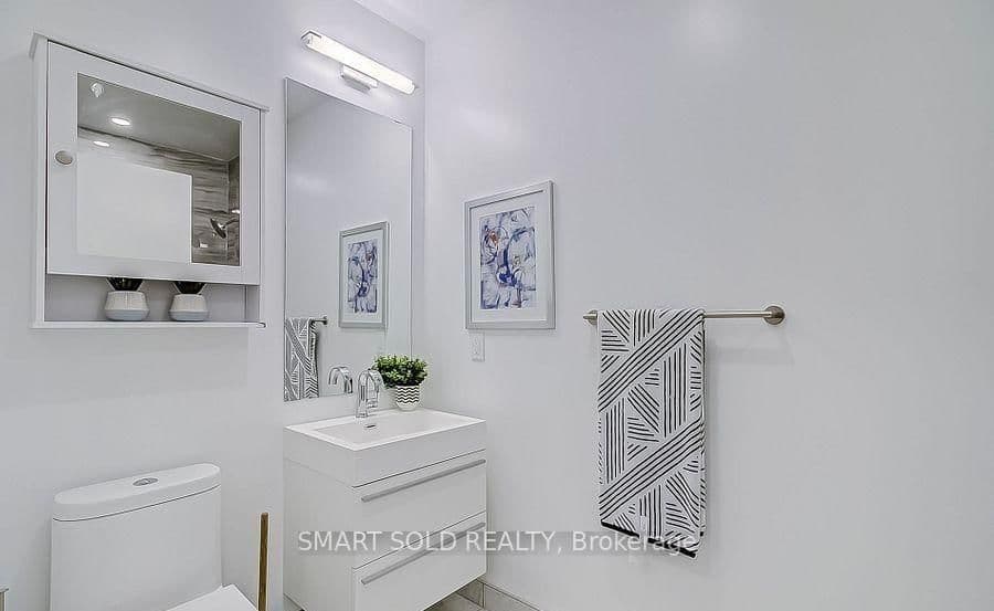 39 Roehampton Avenue, Unit 505 thumbnail 5