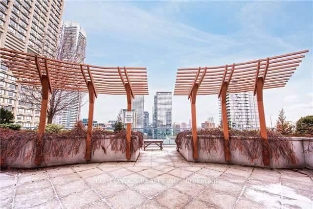 1121 Bay Street, Unit 2001 thumbnail 16